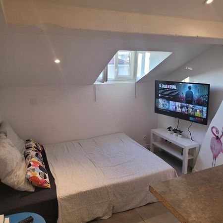 Studette Independante Hyeres Gare Particulier Apartment Exterior photo